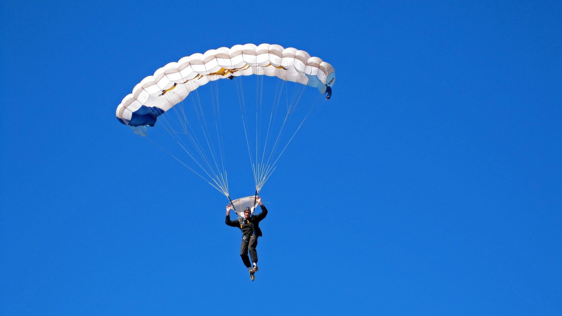 _钢铁城市攀岩节：挑战未来城市天际线_，城市天际线金刚石海岸